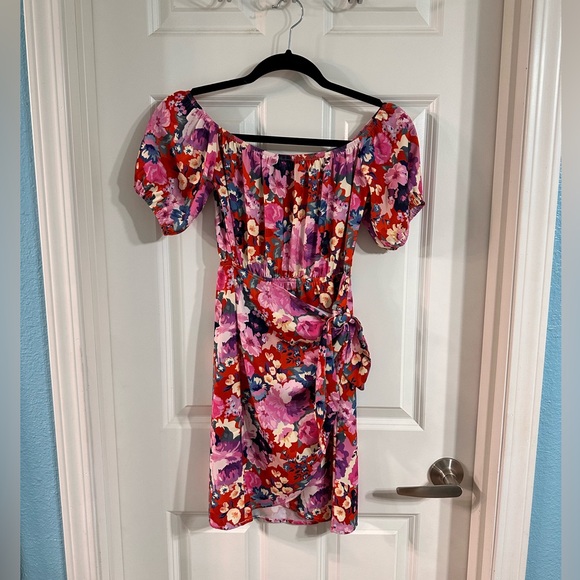 Kittenish Floral Dress - Picture 2 of 8